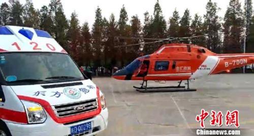 高速突发团雾致18死21伤 大雾天开车要当心