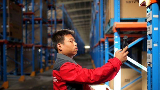 已经发行超7亿了,京东小伙还拿到了年终奖。网友:就喜欢这样的《一路向前》