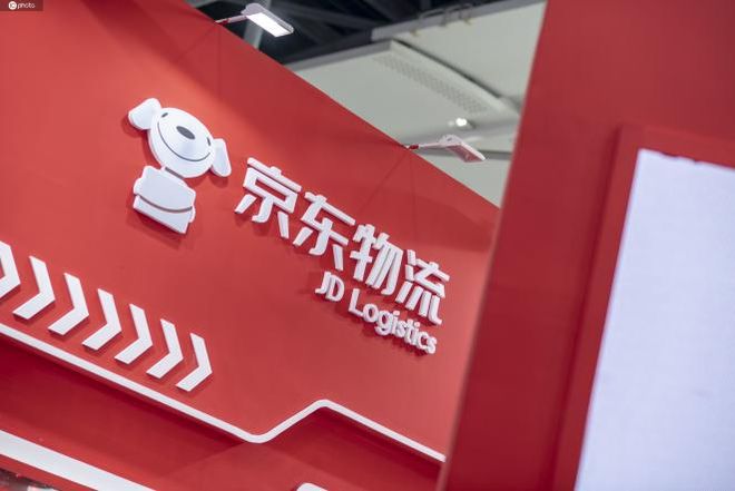 已经发行超7亿了,京东小伙还拿到了年终奖。网友:就喜欢这样的《一路向前》