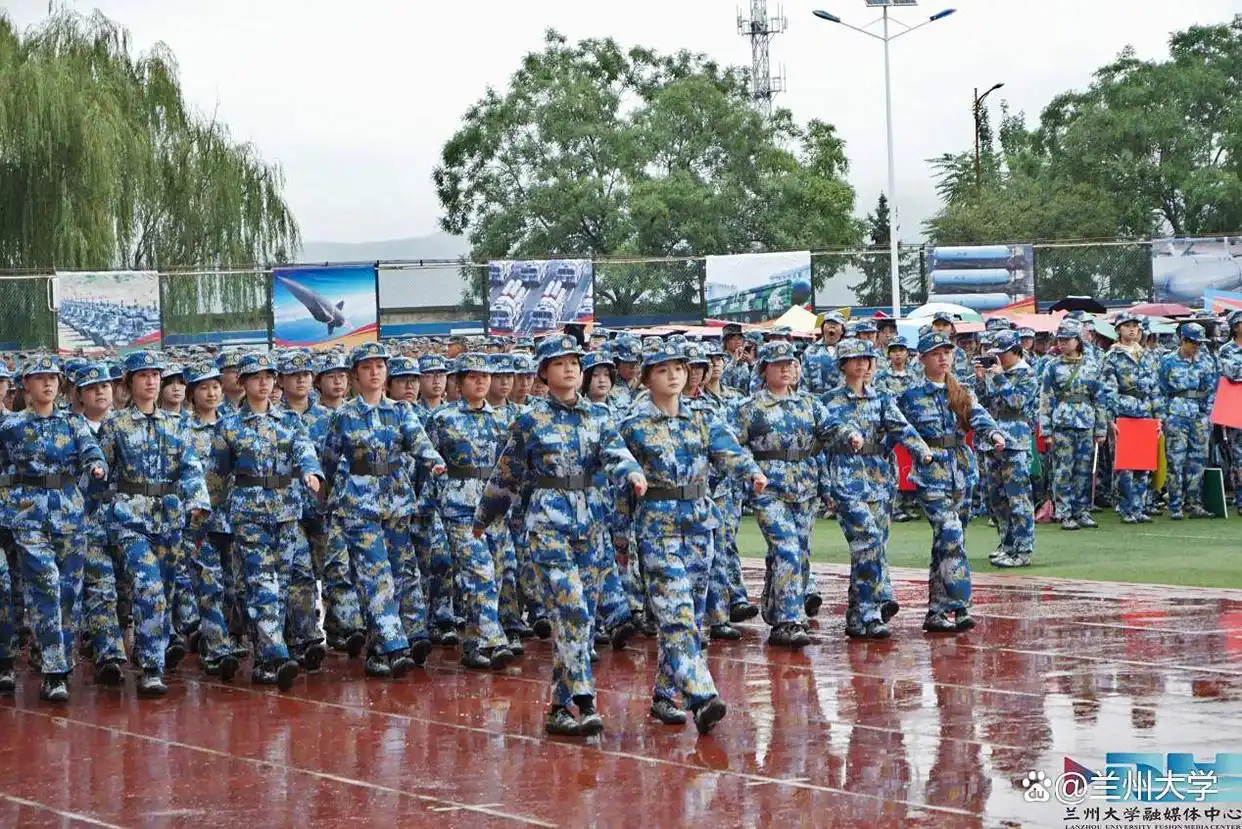 兰州大学2025级本科生军训结训,各方阵展飒爽英姿