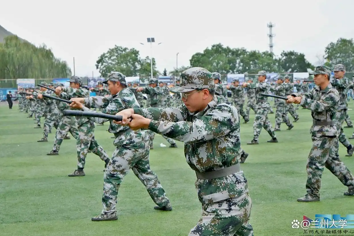 兰州大学2025级本科生军训结训,各方阵展飒爽英姿