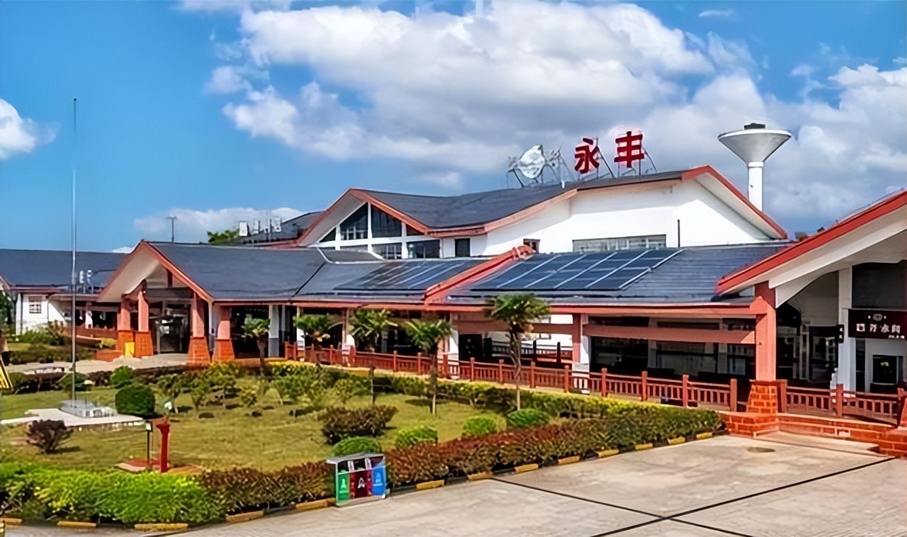 高速服务区大变样,从休息点变消费场所,旅客歇脚好去处