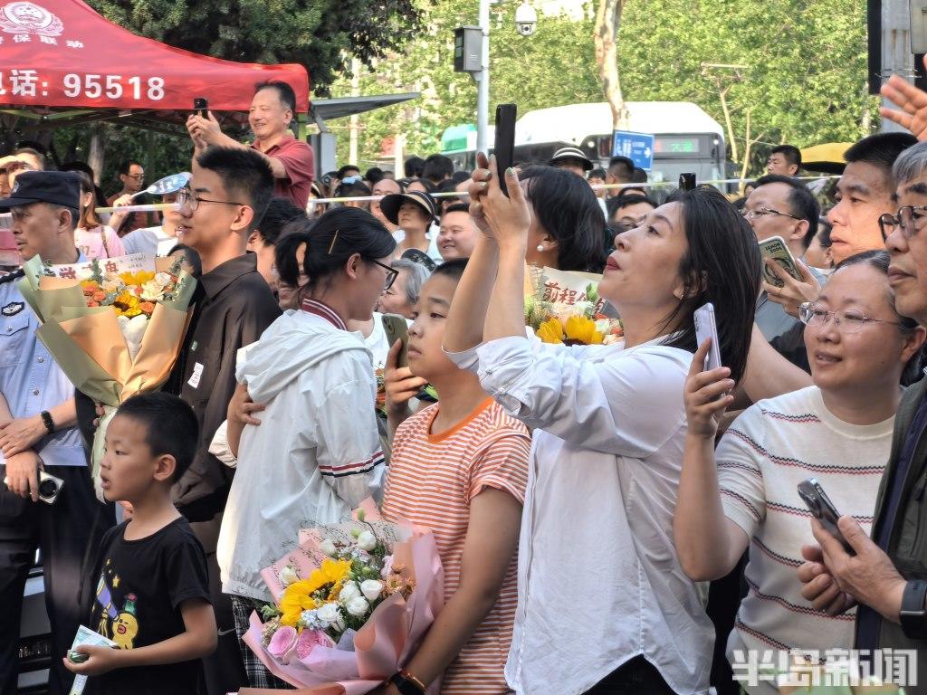 高考化学考试结束,考生:今年题不难,作答流畅时间充裕