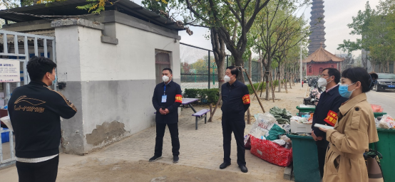 疫情下学校干部师生下沉一线,全力守护师生健康安全与校园平安