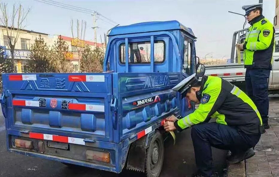 冬季交通安全宣传忙,多方合力防事故,杜绝违章高发