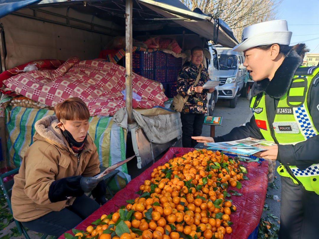 冬季交通安全宣传忙,多方合力防事故,杜绝违章高发