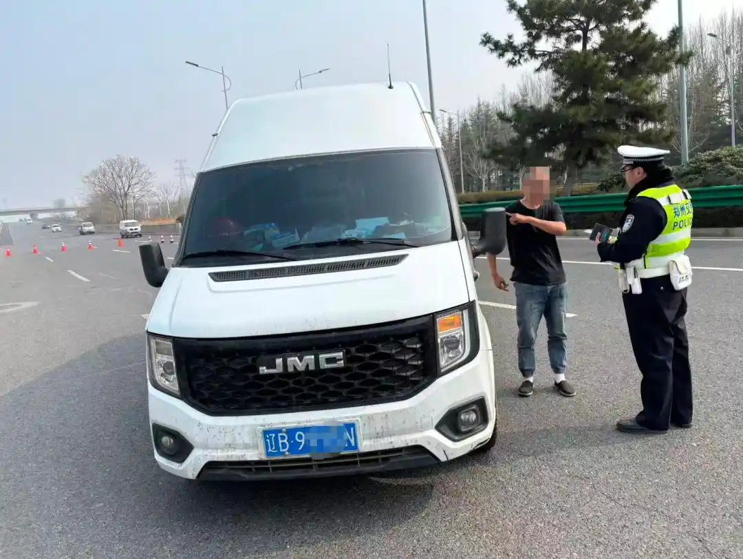 郑州交警曝光近期货车违章行为,这些司机被处罚