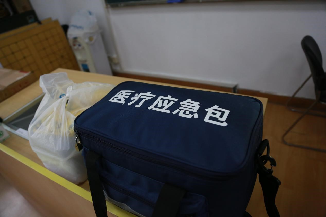 复旦大学军训首日开启,6700 余名学生参训,各项工作有序开展