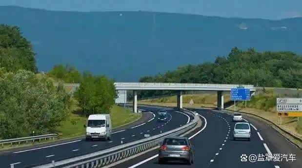 新手司机上高速必看!这些行驶规则和准备事项要牢记