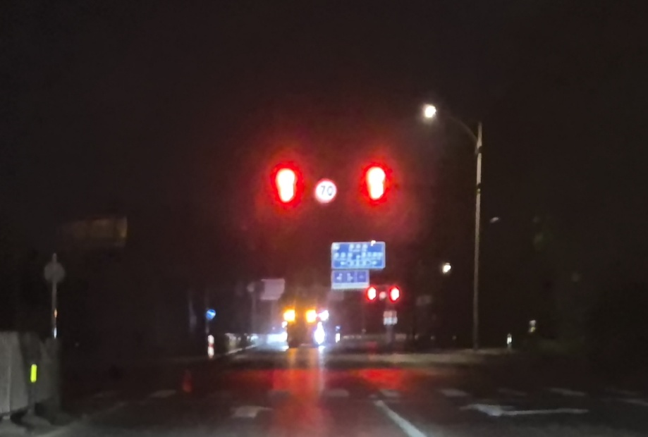 多地现违规‘飞机板’车辆运输车,严重影响高速路交通安全