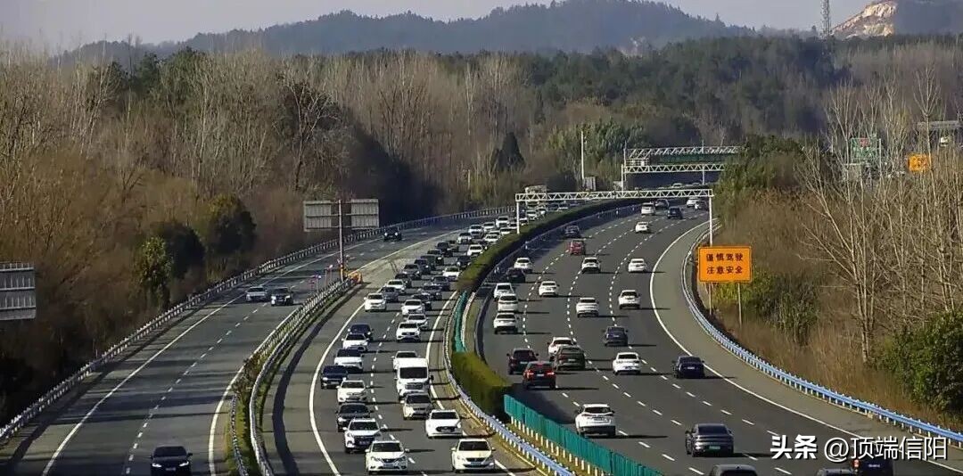 新春佳节信阳高速交警坚守一线 守护豫南高速平安返程路