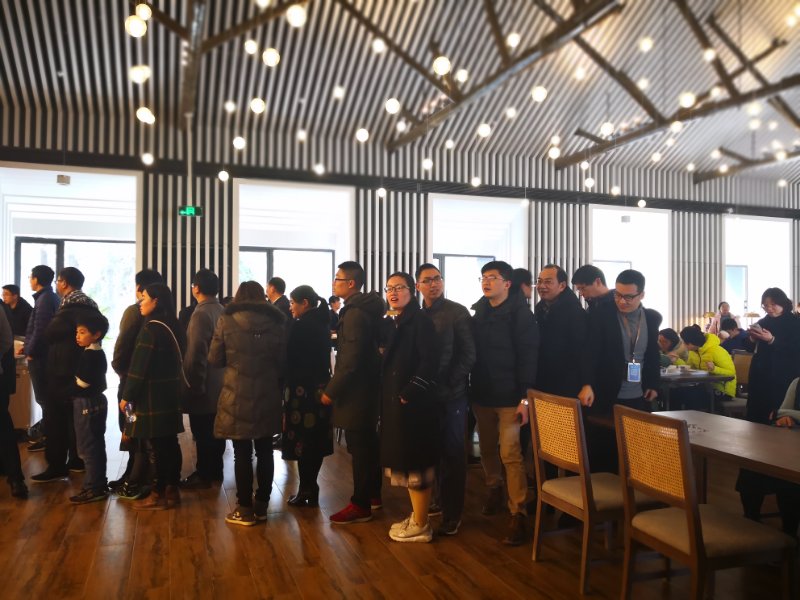 浙大玉泉校区第二食堂翻新开业,师生挤爆,美食学习两不误