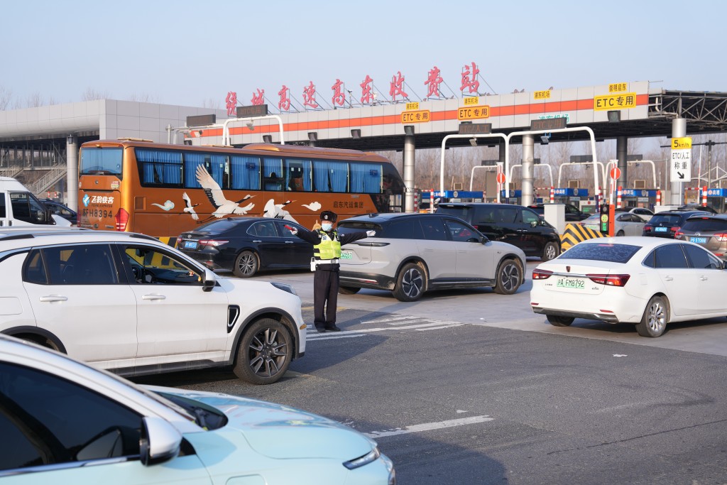 除夕将至上海迎春运高峰 高速省际出沪流量维持高位