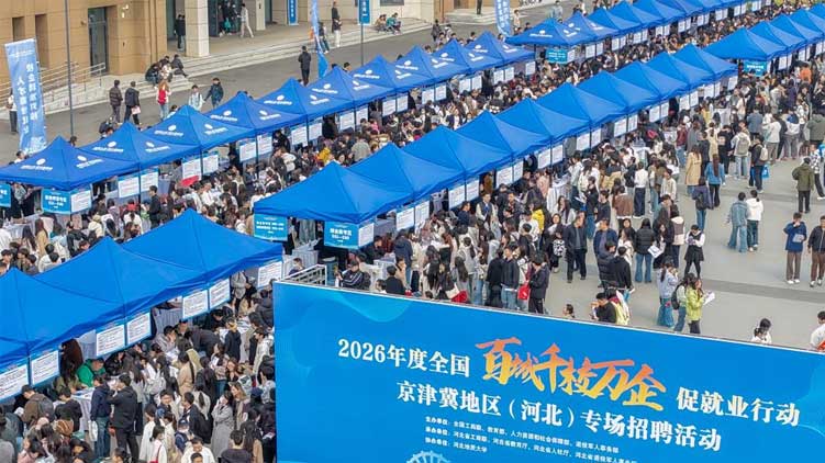 美妆博主称举报占用应急车道有高额奖励,真相究竟如何?