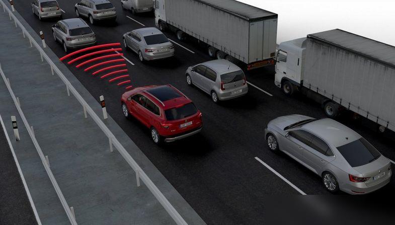 高速开车远离其他车,这才是核心技巧